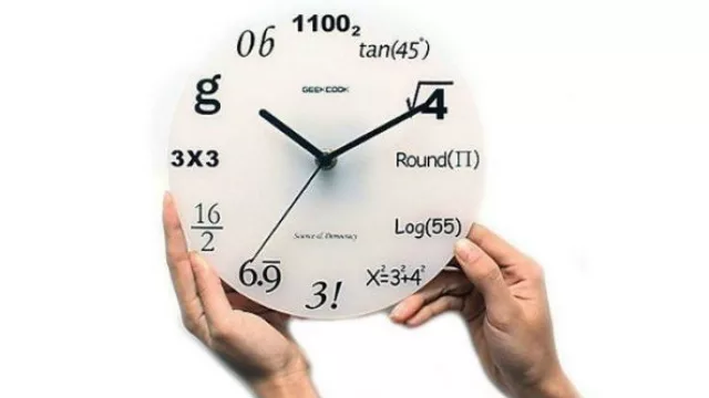 Reloj matemático… para pensar y calcular un buen rato qué hora es.