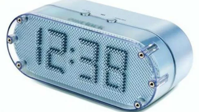 El reloj Remember Pin Art de 3.000 clavos.