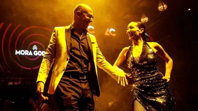 Cree que hay gato encerrado y opina