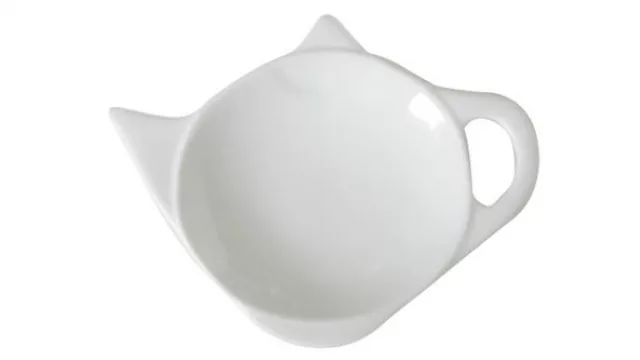 Para evitar manchar la mesa con los saquitos idearon estos apoya-sacos de porcelana. (Disponible en Seta Gourmet)