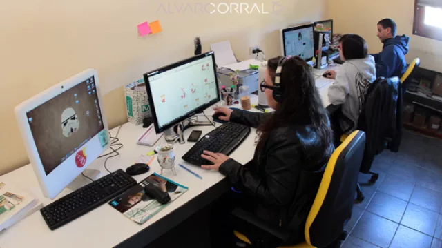 La agencia cuenta con aproximadamente 20 personas en el equipo