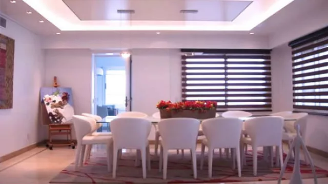 Cielorrasos también son una buena alternativa para instalar en espacios chicos como este departamento en Libertador, Buenos Aires.