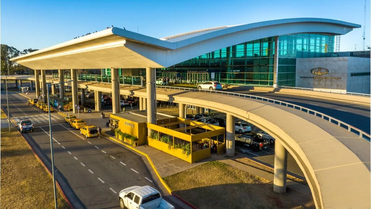 Argentina extends Aeropuertos concession to 2049, outlines multi‑billion airport