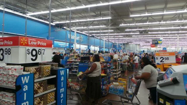 Productos más, productos menos, igualitos a los de Córdoba.  WalMart es una opción de compra económica y muy surtida en Miami... Veamos algunos precios...