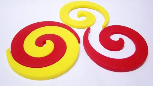 Dueto, para apoyar objetos calientes con bases acotadas (como pavas) o más grandes (como fuentes). (Disponible en Seta Bazar)