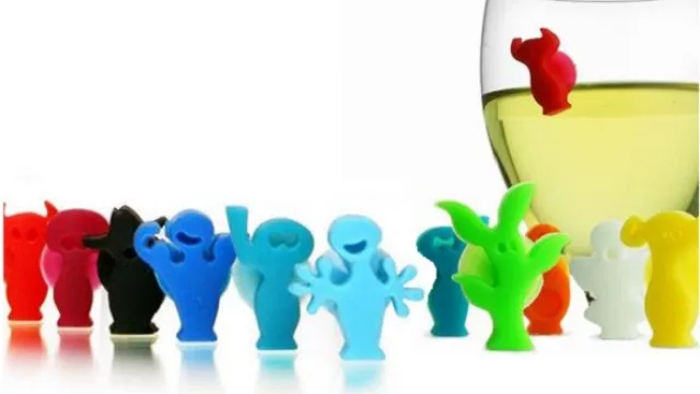 ¿Quién se tomó el vino? Ya no habrá dudas: un monstruo para cada copa. (By Umbra)