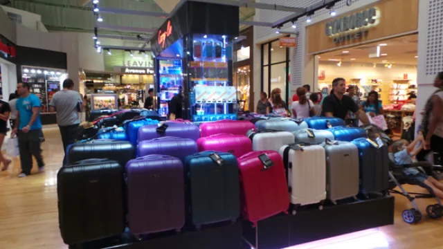 Es el décimo shopping de los EE.UU. y el cuarto outlet del mundo. ¿El producto con más oferta? Las valijas