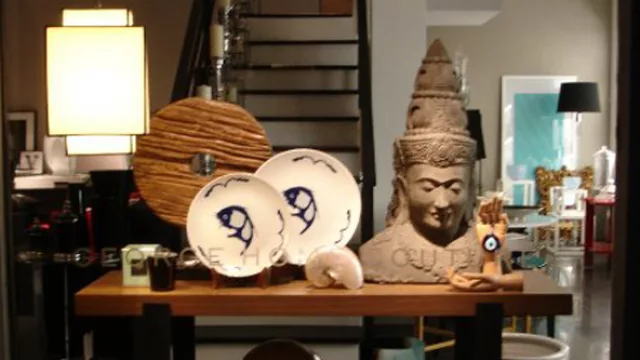 Vistas de distintos rincones de la tienda George Home Couture