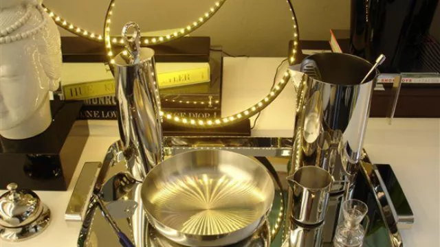 Vistas de distintos rincones de la tienda George Home Couture