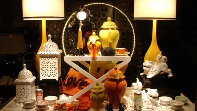 Vistas de distintos rincones de la tienda George Home Couture