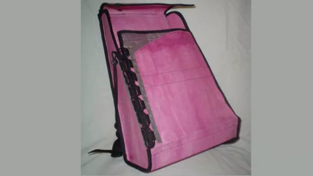 Un morral de tetra-cuero, uno de los productos que comercializa Bioma