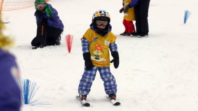 Los más chicos aprovechan la pista de esquí de Las Leñas.