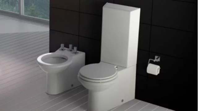 Diseño y cuidado por el medio ambiente, todo en un mismo lugar. Las mochilas para inodoros Ferrum con sistema descarga dual.