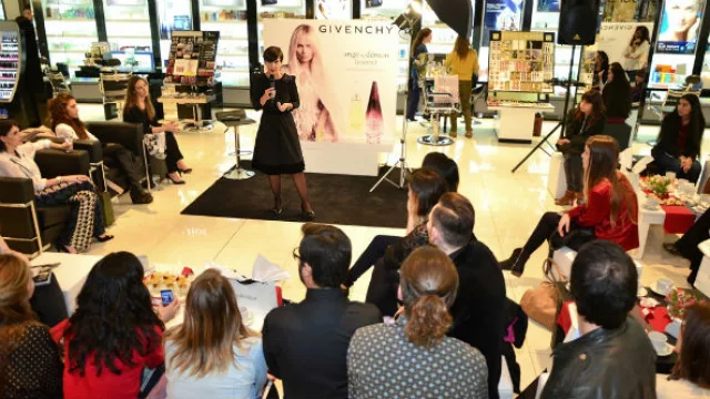 Presentación de la fragancia Ange ou Démon EDT.