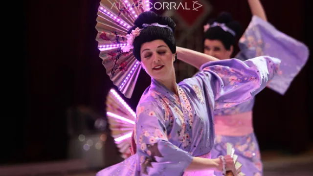 Más de 200 artistas sobre escena.