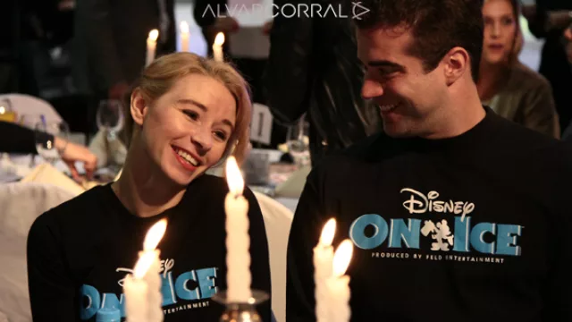 Con vergüenza, se presentaron quiénes están bajo los disfraces de los personajes de Disney.