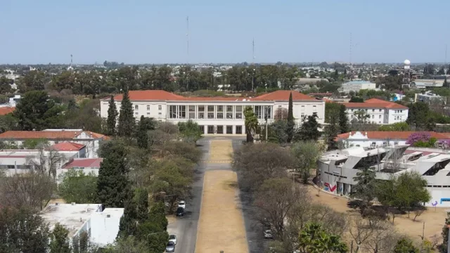 ¿Se puede cumplir la ley universitaria sin romper el equilibrio fiscal? (hay fondos no asignados que podrían usarse, dice Zentrix)