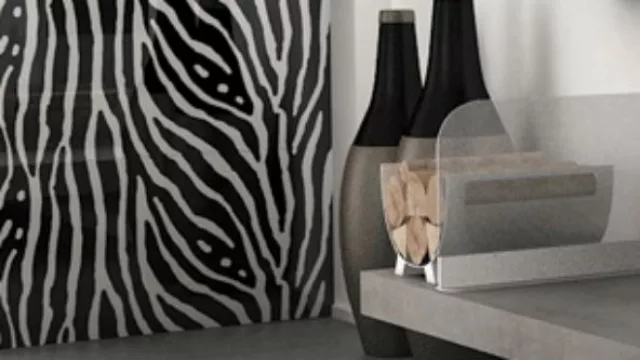 Para los más osados, el motivo animal print aporta estilo y viste la habitación con sólo el revestimiento de las paredes.