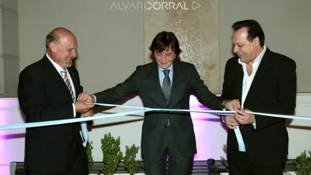 Amengual, al centro, “corta” las cintas junto al ministro de Industria, Jorge Lawson, y al titular de la Agencia de Turismo, Gustavo Santos.