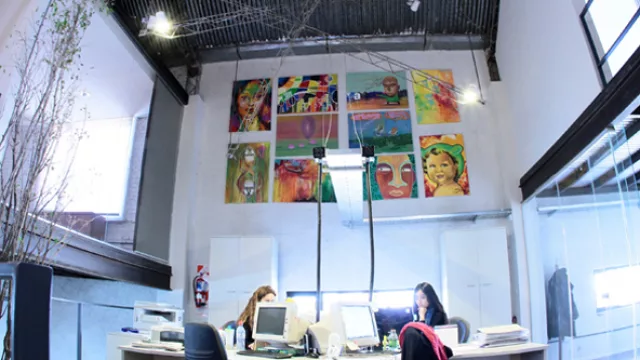 El espacio, que anteriormente era un gran galpón, hoy esta dividido en diferentes niveles