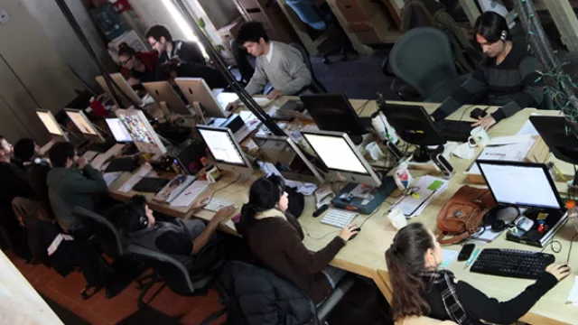 Abajo esta la gente de arte, creatividad, digital y cuentas