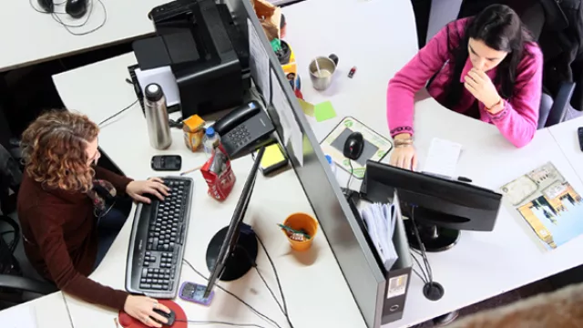 La distribución del espacio permite que la mayoría de las áreas de trabajo se conecten