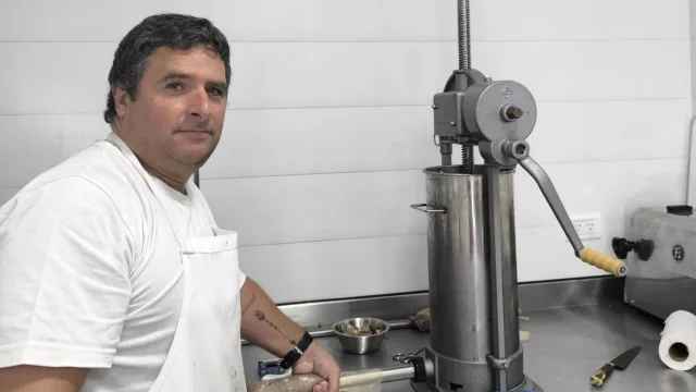 Los fiambres que conquistaron a los salteños tendrán casa propia: Diego Saravia estrena local
