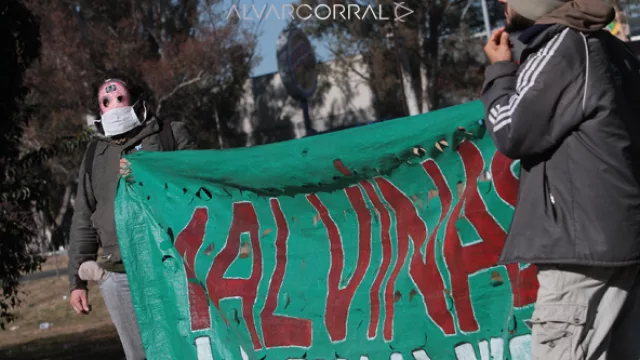 Jóvenes rechazan la instalación de Monsanto en Malvinas y exigen que se etiqueten los productos transgénicos.