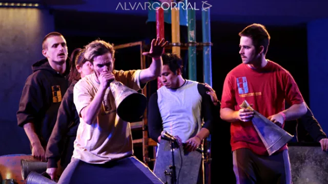 Con folclore y ritmos nacionales (y populares ;) ) Choque Urbano recibió y despidió bailando a CFK.