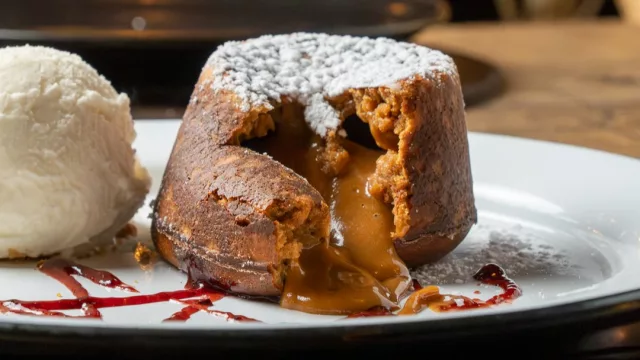 Irresistible: dónde comer los mejores volcanes de chocolate (o dulce de leche) en Córdoba
