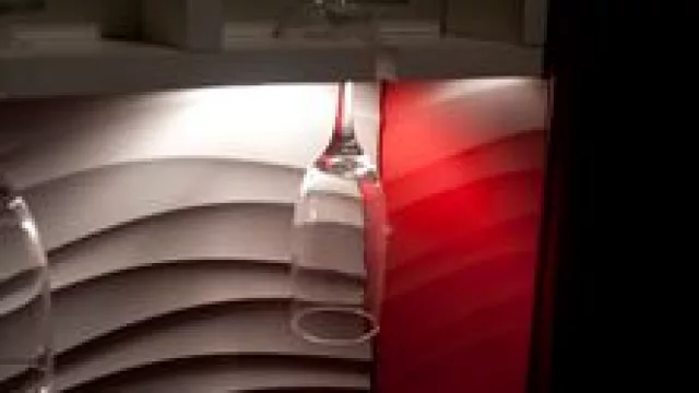 El uso estratégico de las luces lucen más el relieve.