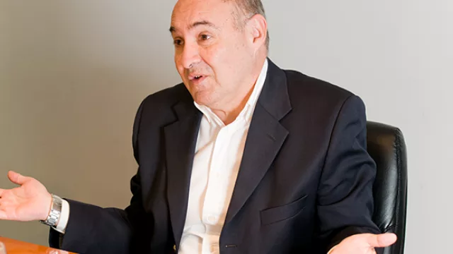 Una empresa como la nuestra renueva alrededor del 25% del catálogo por año, y manejamos alrededor de 5 mil referencias.