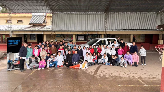 AGN Ford entregó 350 kilos de alimentos a una escuela rural de La Cocha: la acción solidaria en Tucumán