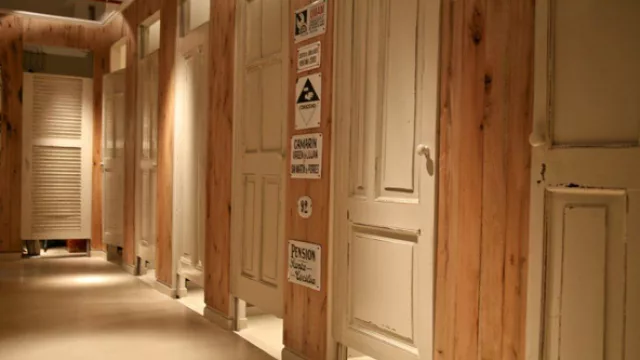 Los probadores tienen sensores que se iluminan solo cuando hay alguien en su interior