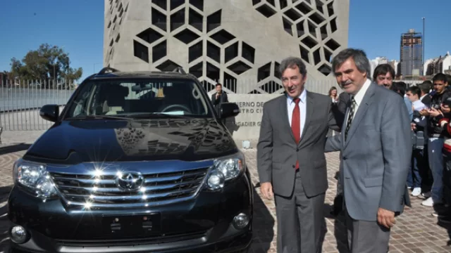 Toyota ya trabaja en la nueva Hilux y espera vender 1.500 Etios por mes en el país