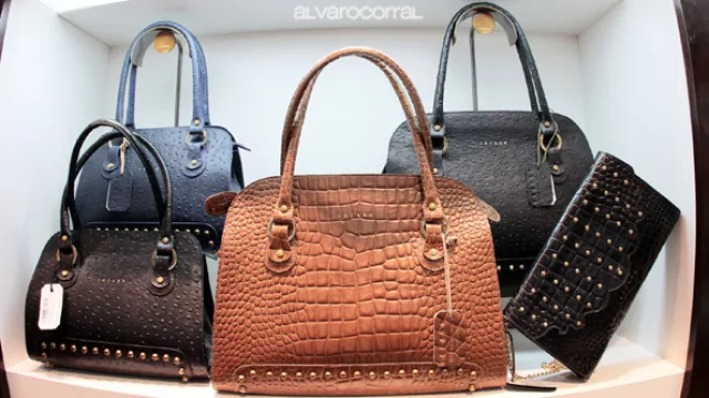 Cueros, texturas y colores trendy para esta temporada.