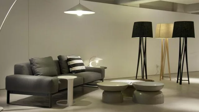 Vista del local y de algunas piezas fetiches, como la lámpara Hanoi.