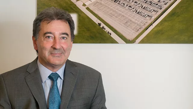 Esperando el chico de la familia