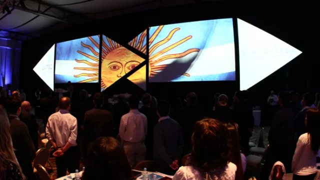  Las pantallas triangulares, una novedad que se vio en el congreso realizado en el Sheraton.