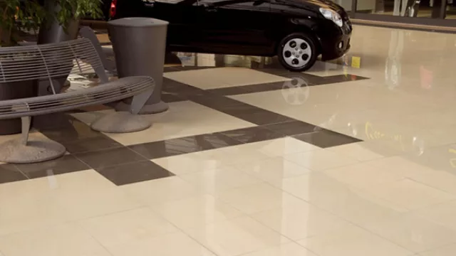 La diferencia de tonos y texturas abren el juego a la posibilidad de diseñar los pisos.