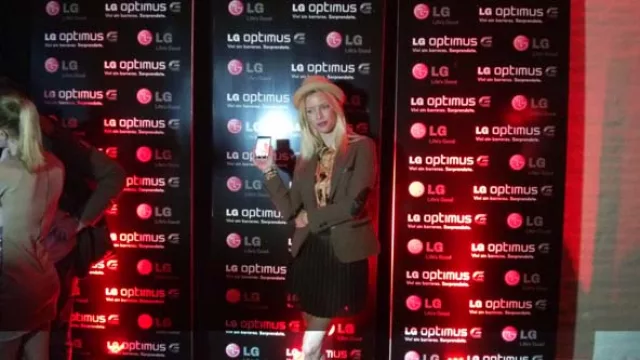 Celebrities y glamour en el lanzamiento de LG Optimus G