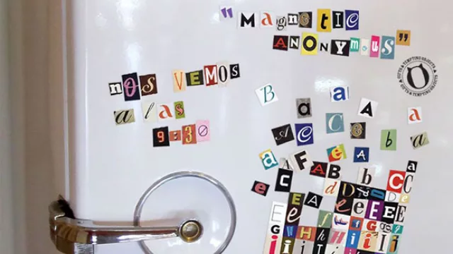 Los imanes para la heladera con letras se reinventaron y ahora vienen tipografías más variadas y divertidas para combinar. (By Gato)