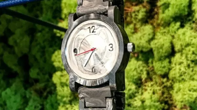 ¿Sabías que en Córdoba se diseñó el primer reloj del mundo hecho con plástico 100% reciclado? (se comercializa en Europa entre  € 89 y € 95)