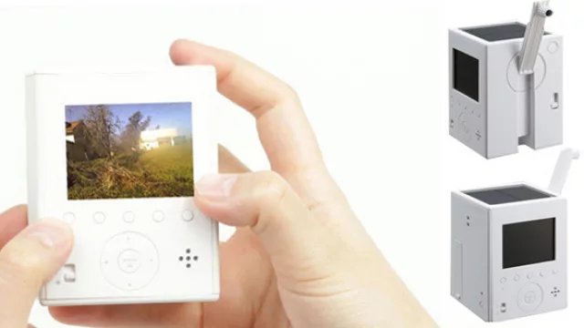 Sun&Clud es la primera cámara digital que se carga con luz solar o con la manivela que debe girar el usuario.