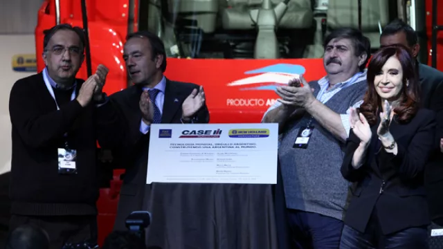 Aplaudan aplaudan, no dejen de aplaudir: Ricardo Pignanelli, titular del SMATA, se sumó a los pesos pesados del escenario.