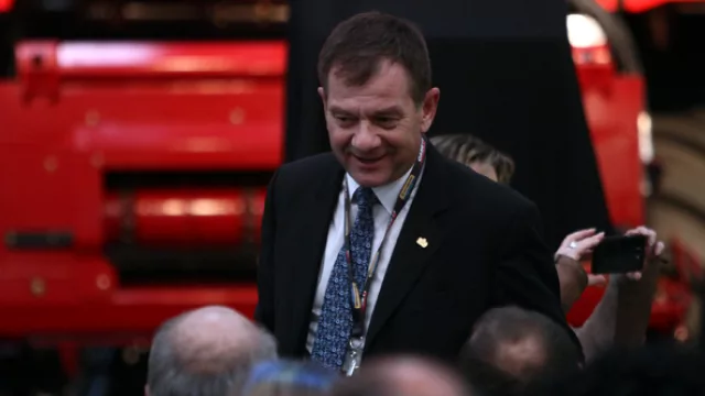 El presidente de la UIC, Ércole Felippa, fue uno de los primeros en llegar a la nueva planta de CNH.