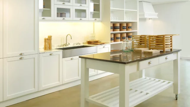 Clásica, De Otro tiempo apuesta a la cocina de antes, con cajones y herrajes a la vista