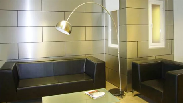 También es posible revestir paredes enteras con aluminio compuesto.