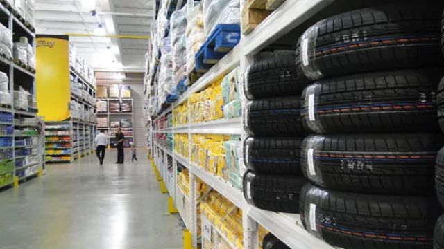 ¿Vas a cambiar las cubiertas?  Un mix de productos entre super grande e hiper chico, eso ofrece Mami