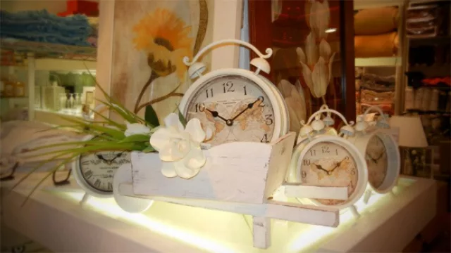 Materiales como madera y metal protagonistas de los objetos de decoración para el interior. (By Zak)